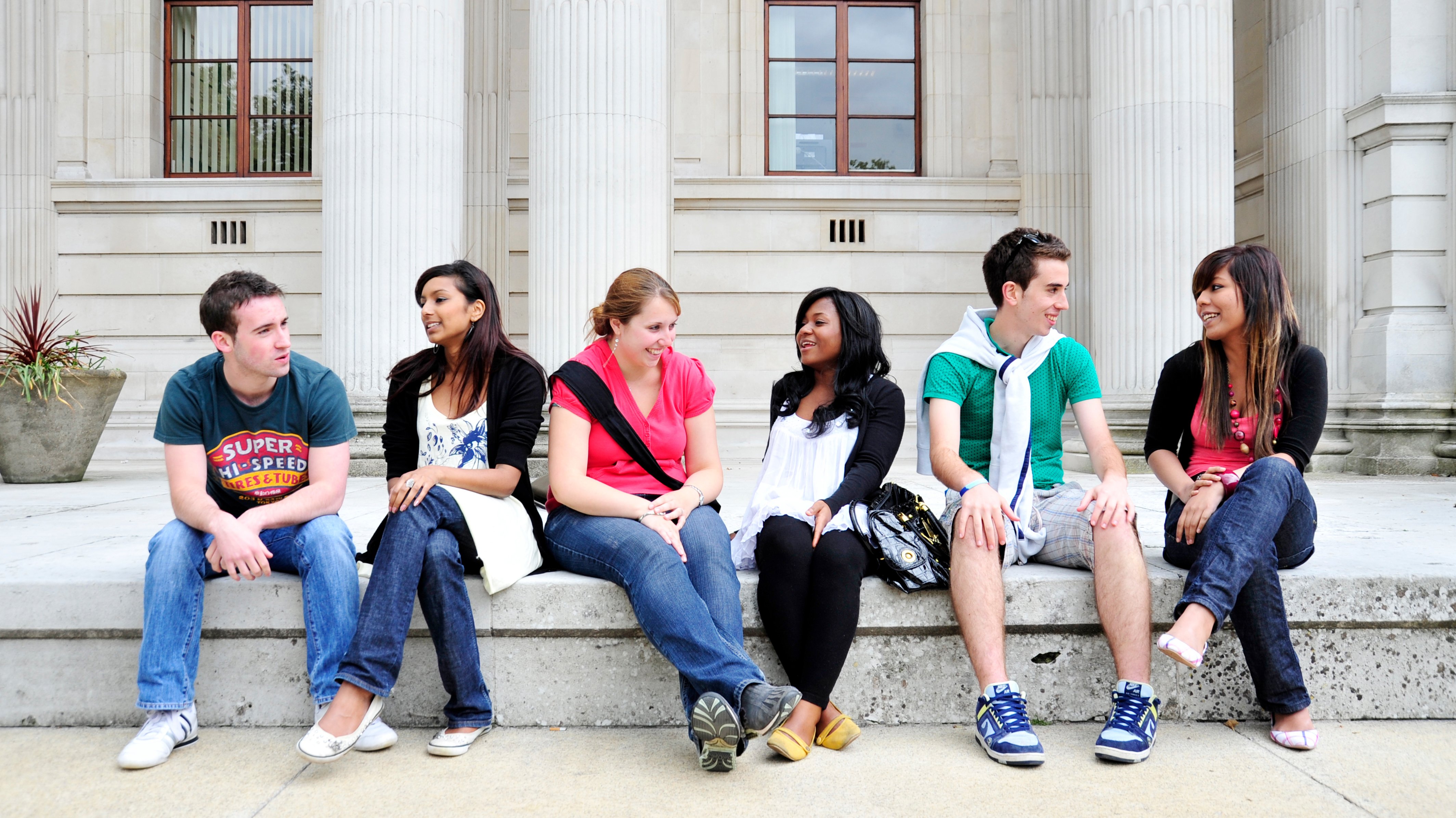 These students in our group. Студенты Fashion. Студенты обои. Неформалы. Students in Campus.